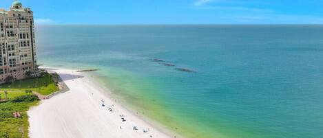 Am Strand, Liegestühle, Strandtücher