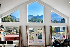 Interior - Spectacular Views in Forest Setting-Coaster Passes-HotTub-Fireplace-King Bed-AC (Estes Park)