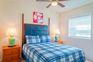 1 bedroom, iron/ironing board, free WiFi, bed sheets - Sun Ray #3A - Pet Friendly, 3min Walk to Beach (South Padre Island)