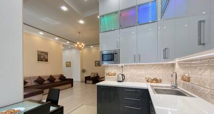 Very nice new flat city center on the heart of Kiev / Independence secure.