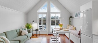 Scenic waterfront cabin, 35 min drive to Bergen and access to fjord