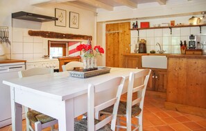 Réfrigérateur, plaque de cuisson, lave-vaisselle, cafetière/bouilloire