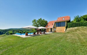 Exterior - Nice home in Bedenica with sauna (Bedenica)