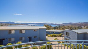 A residential building with a view of a lake and mountains. - Torino 7 - 7/14 Nettin Circuit (Jindabyne)