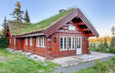 Beautiful home in Sjusjoen