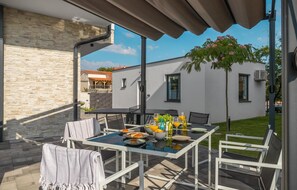 Outdoor dining - Nice home in Sveti Vid Miholjice (Sveti Vid Miholjice)