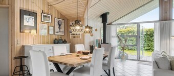 Gorgeous home in Humble with sauna