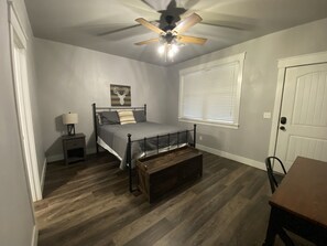 5 soverom, strykejern/-brett, wi-fi (inkludert) og sengetøy