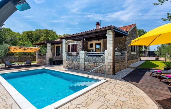 Außenpool, Liegestühle