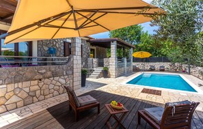 Außenpool, Liegestühle