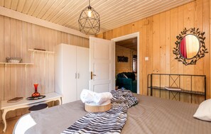 2 bedrooms, in-room safe, free WiFi, bed sheets