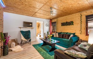 Una Smart TV, una chimenea