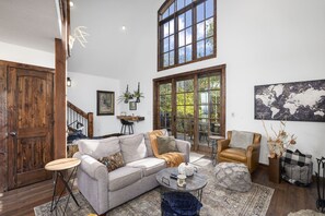 Smart TV, fireplace, DVD player, books