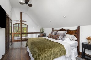 2 bedrooms, desk, iron/ironing board, free WiFi - Unique,modern, secluded cabin on 95 river front acres-utv-kayaks-trails-hot tub (Strafford)