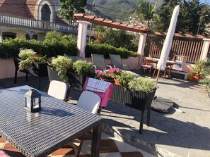 Outdoor dining - Casa do Poço III villa with Pool stunning views (Funchal)