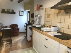 Fridge, microwave, stovetop, coffee/tea maker - Casa do Poço III villa with Pool stunning views (Funchal)