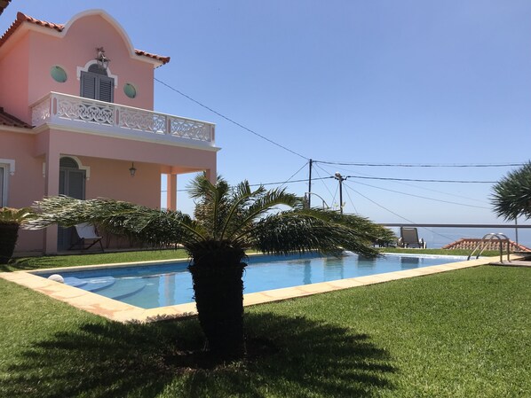 حمام سباحة