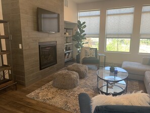 Smart TV, fireplace - Beautiful Canyon Retreat (Cottonwood Heights)