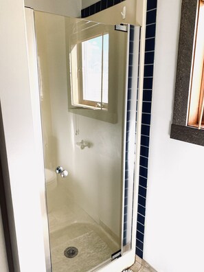 Bathtub, jetted bath, hair dryer, towels