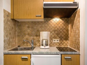 Kühlschrank, Kochgeschirr/Geschirr/Besteck
