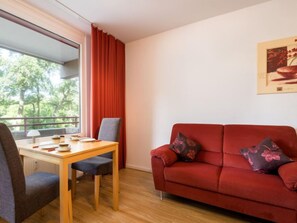 TV - Gartenblick (B111) by Interhome (Lahnstein (Koblenz))