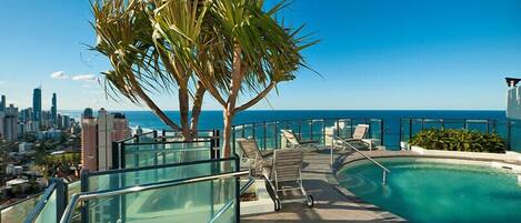 حمّام سباحة خارجي