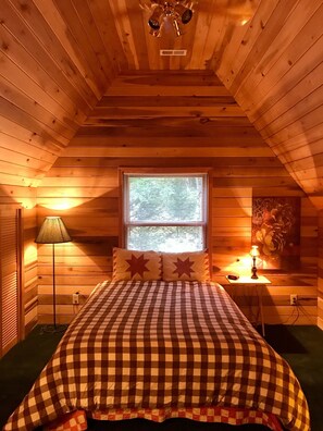 2 bedrooms, WiFi - Private Wooded Lakefront Lake Glenville Comfy Cozy Rustic Bungalow w/ Dock (Cullowhee)