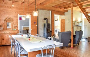 Dining - Cozy home in Asarum with WiFi (Asarum)