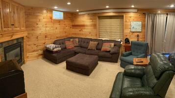 TV connectée, cheminée, chaßne hi-fi