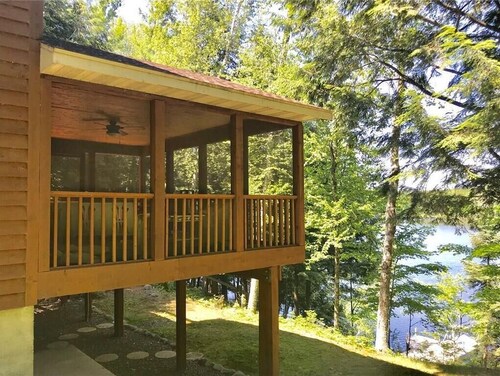 Amazing Fall Colors, Nature, Fireplaces, Screened Porch, Secluded!