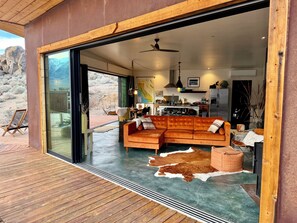 Interior -  East Wind, unique house with majestic views (Lone Pine)