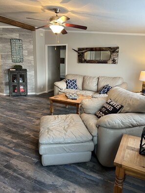 Flat-screen TV, fireplace, video games, table tennis