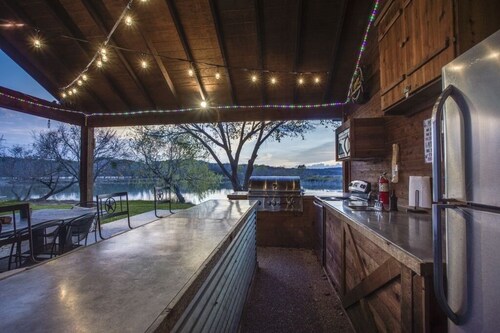 Family/Friends Getaway On The Brazos River 