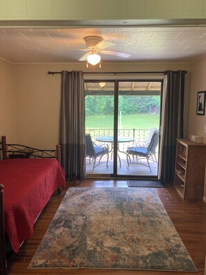 3 bedrooms, iron/ironing board, free WiFi, bed sheets - Cozy home near all the snowy fun of the UP! (Bessemer)