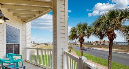 Dog-friendly getaway near the beach with heated outdoor pool & 2 hot tubs