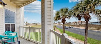 Dog-friendly getaway near the beach with heated outdoor pool & 2 hot tubs
