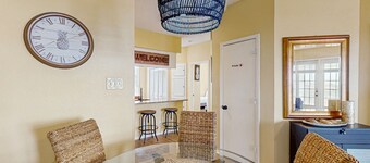 Dog-friendly getaway near the beach with heated outdoor pool & 2 hot tubs