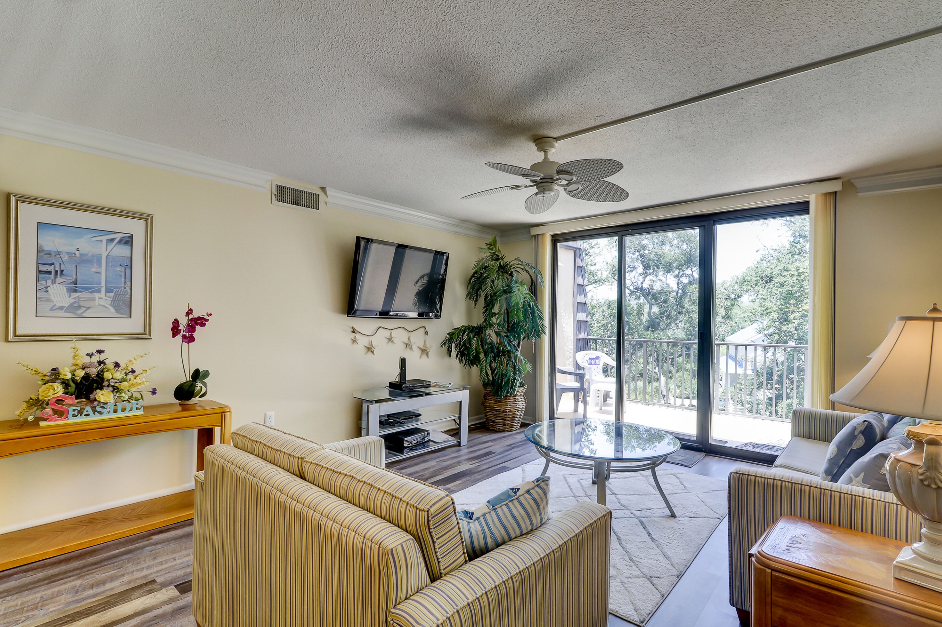 Stunning oceanview condo w/ a shared pool, hot tub, & tennis, plus beach access