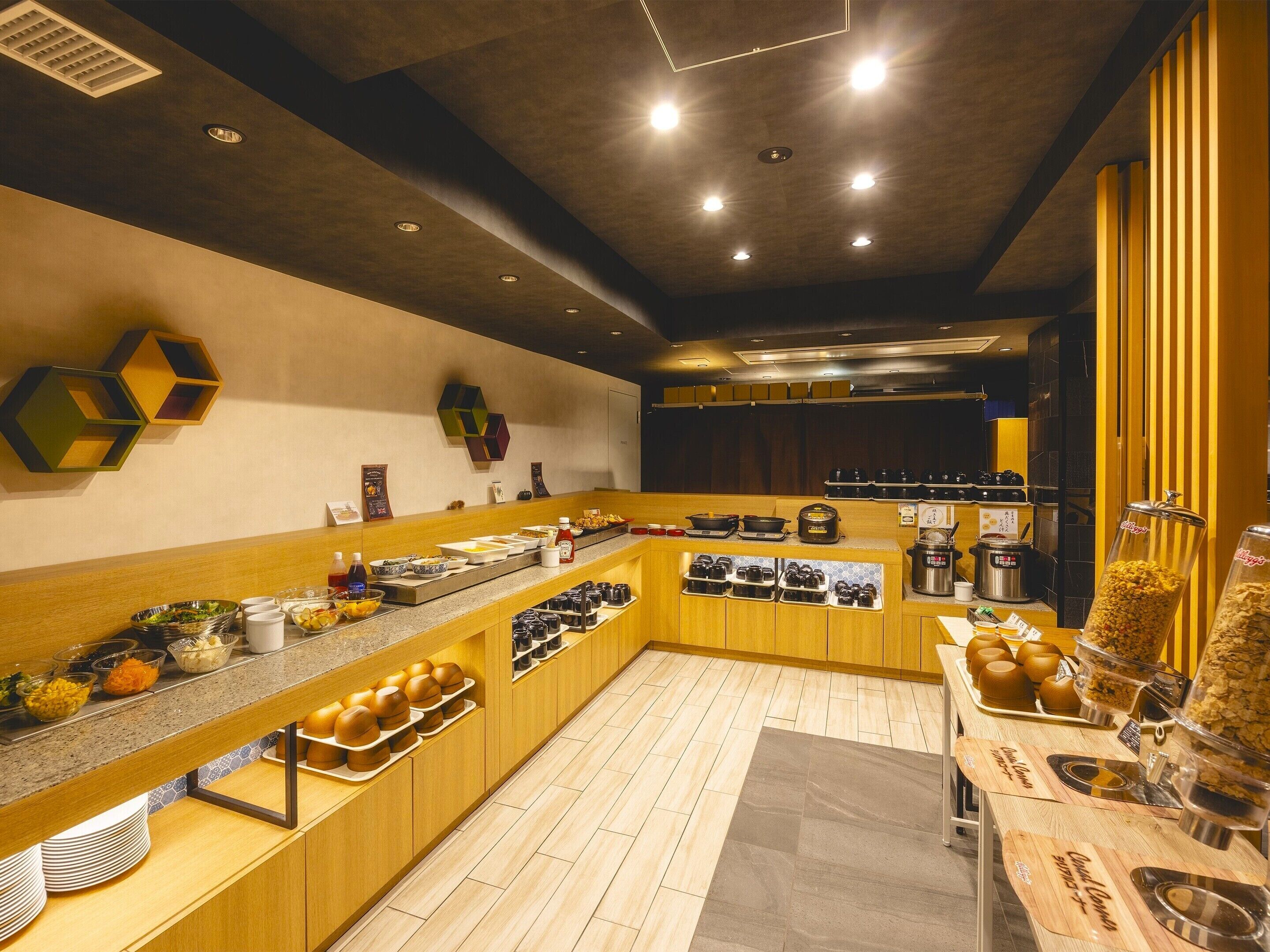 Daily buffet breakfast (JPY 2000 per person)