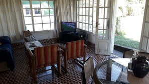 Dining - Rancho Inn: Cottage with waterfalls (RJ)