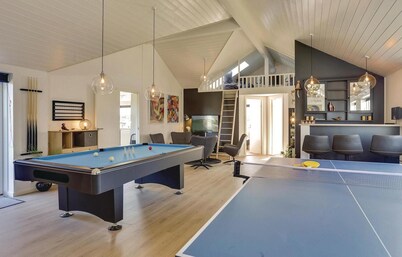 8 bedroom awesome home in Thisted