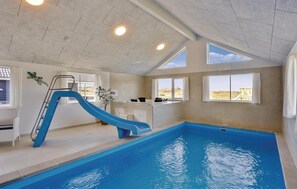 Piscine intérieure