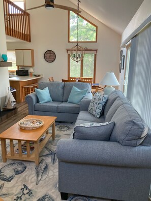 Smart TV, fireplace, DVD player, books - Beautiful Broadkill Beach home with a short walk to the beach. (Milton)