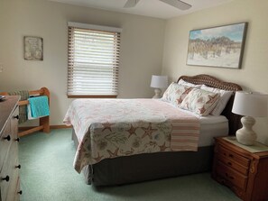 3 bedrooms, iron/ironing board, free WiFi - Beautiful Broadkill Beach home with a short walk to the beach. (Milton)