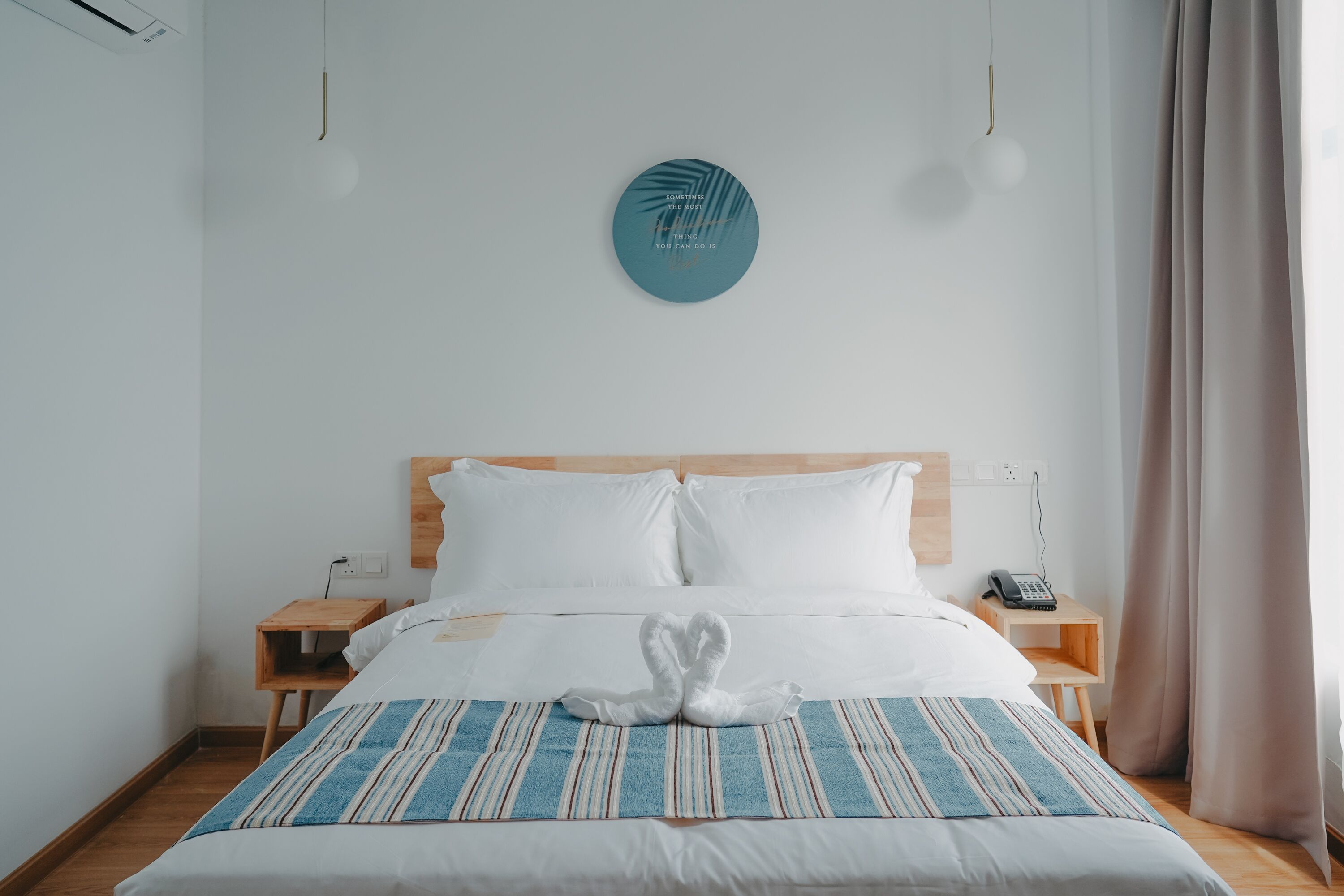 Quarto casal luxo | Quartos à prova de som, Wi-Fi de cortesia