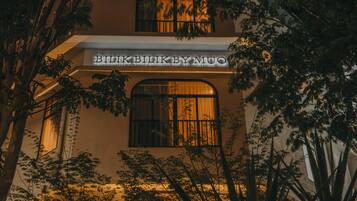 Façade de lâhĂ©bergement - soirĂ©e/nuit