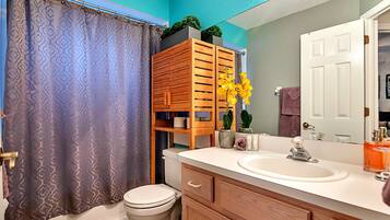 Casa, 2 habitaciones | Baño | Toallas