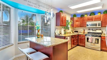 House, 2 Bedrooms | Private kitchen | Fridge, oven, coffee/tea maker, toaster