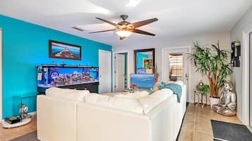 House, 2 Bedrooms | Living room