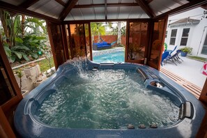 House, 2 Bedrooms | Spa - Urban Oasis W/hot Tub, Heated Pool And Private Movie Theater 2 Bedroom Home by RedAwning (Melbourne)